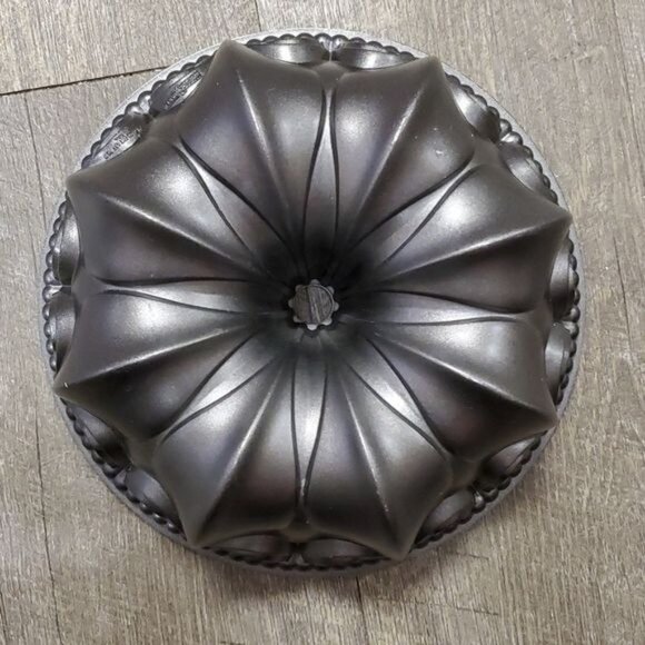 Nordic Ware Fleur De Lis Bundt Pan Baking Cake Bakeware Cookware Bake Baker - Picture 5 of 10